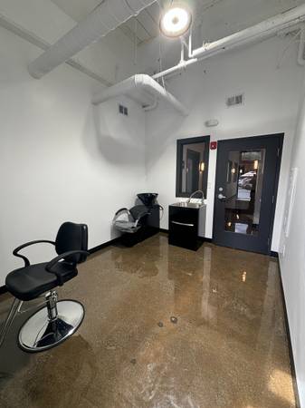 $1,200 / 130ft2 - NEW SALON STUDIOS!! (Malden / Eastern Ave)63611896968707123