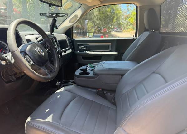 2014 ram 3500 diesel 4X4 reg cab flatbed low miles - $20,00063612899748097124