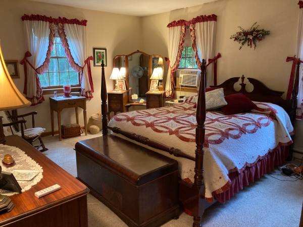 $200 / 4br - HOGAR ENCANTADOR PARA FÚTBOL Y GRADUACIONES DE PSU 2025 (STATE COLLEGE)64145534922753121
