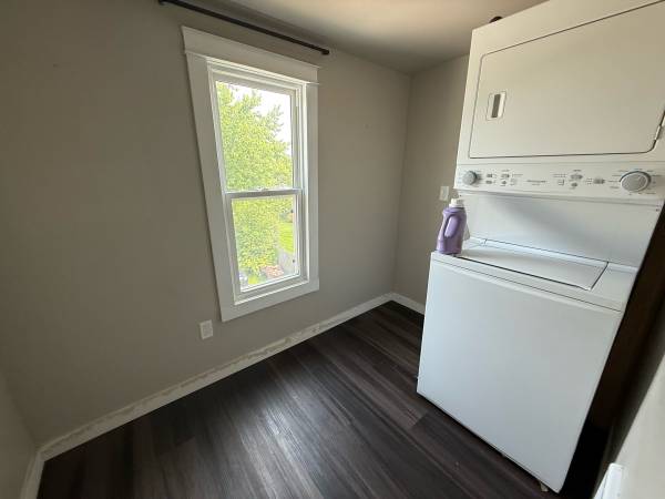 $1,650 / 2br - 1100ft2 - Waterfront 2 bedroom units, internet, elctric, gas included! (Two Rivers)63813311611395120