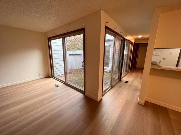 $1,000 / 2br - ~!~Hermoso condominio de 2 habitaciones y 1.5 baños ofrece ~1100 pies cuadrados~!~ (Eugene)63977275315203121