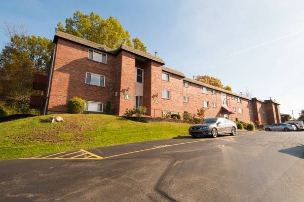 $925 / 1br - Stunning One Bedroom at the Four Seasons! Great Plum Location Call Now (Plum, Monroeville, Boyce Park, Plum Boro)64013370271361121