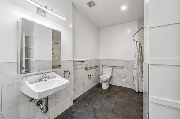 $2,650 / 1br - 850ft2 - Emeryville Modern 1BR/1BA Condo – $2800 w/ Parking *September Free (emeryville)63994099793410121