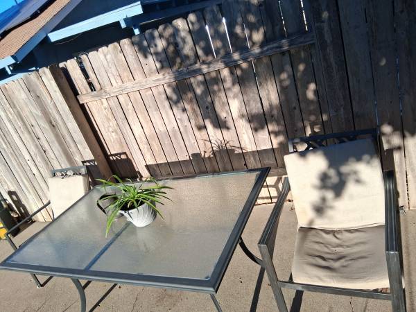 Outdoor table and chairs 1