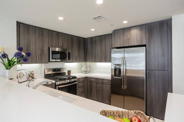 $2,799 / 856ft2 - Views, Controlled Access, Controlled Access Building, Spa-Like Baths (Oxnard, CA)63800304763523123
