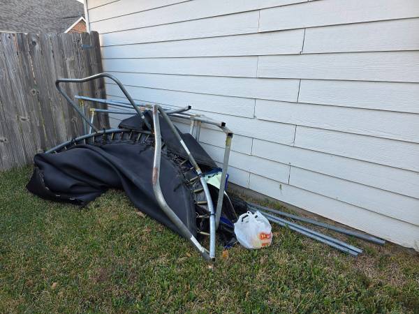 Trampoline Free pickup only 1