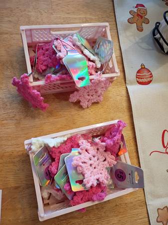 Pink & White Snowflake Christmas Ornaments 1