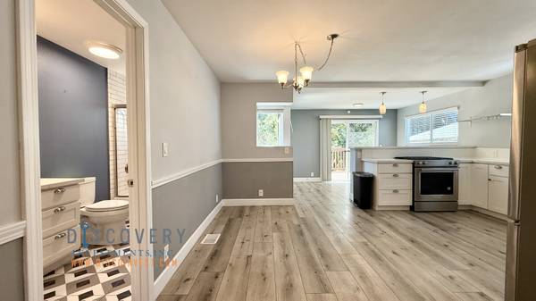 $3,900 / 3br - 1127ft2 - Stylish 3 Bedroom Retreat in the Oakland Hills (oakland hills / mills)63850428289281124