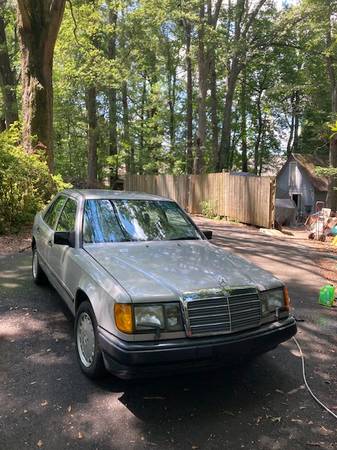 1989 Mercedes 300E - $3,90063620375283969121