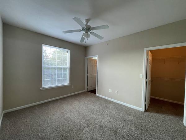 $1,499 / 2br - 1031ft2 - 2 Bedroom #320  1 month Base Free/Credite App and Admin Fees (Asheville)64029372998658124