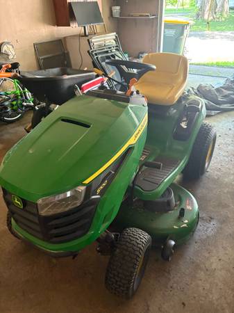S100 100 series John Deere Mower - 41 hours 1