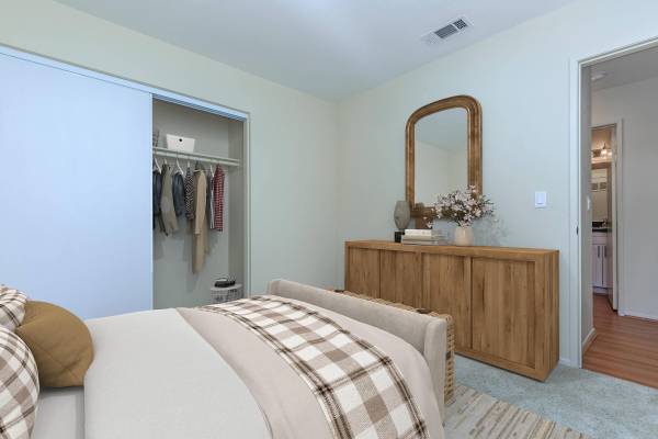$3,849 / 3br - 1300ft2 - Accent Walls, Energy Saving Hydronic Heating, 3 BD (Santa Clarita)63812226039169123