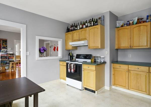 $1,160 / 1br - Davis Square 4 min. walk to T station No Broker Fees, (10 cutter ave.) (Somerville)63996548021379123