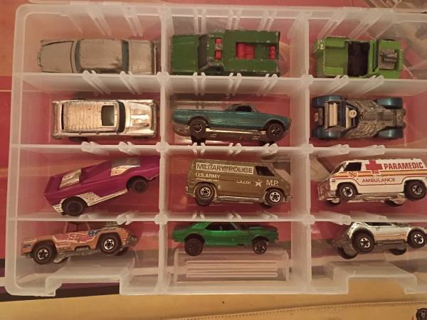 12 Red line Hot Wheels 1