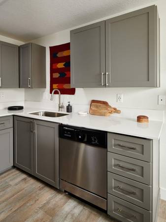 $1,423 / 2br - 852ft2 - ¡Hermoso de 2 habitaciones con acabados modernos, electrodomésticos de acero inoxidable y más! (6811 NE 121st Ave Vancouver WA 98682)63820795860099120