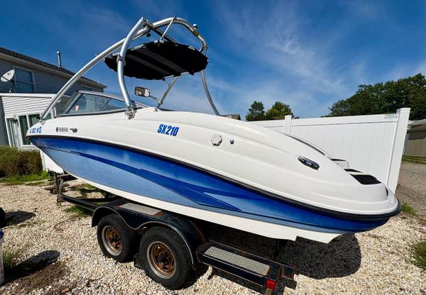 2009 Yamaha SX210 Jet Boat – Ultra-Low Hours (156.9) – Extras
