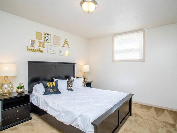 $980 / 2br - 900ft2 - Ceiling Fan, Bike Racks, 2/BD (208 S Prospect Road, Bloomington, IL)63700577730179124