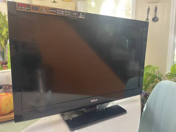 RCA 24" LCD TV 1080p with DVD player 1