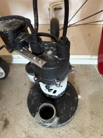 used sump pump (works good) with switch $10 1