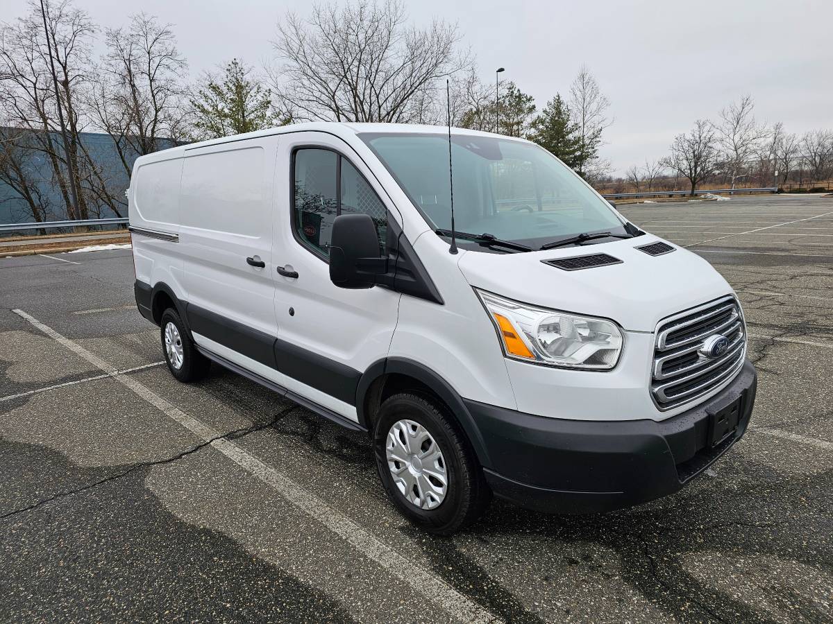 2015 Ford Transit 250 ONLY 86k mil