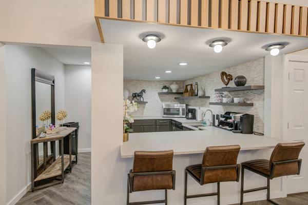 $1,935 / 2br - 978ft2 - One month free! Bright living space, nearby trails, private balcony (Portland, Beaverton, Tigard, Murray Hill)63956504585858124