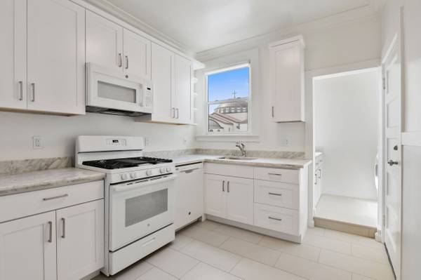 $4,450 / 2br - 750ft2 - Valencia Corridor top floor new kitchen, in-unit laundry, pet friendly (mission district)63686068025217120
