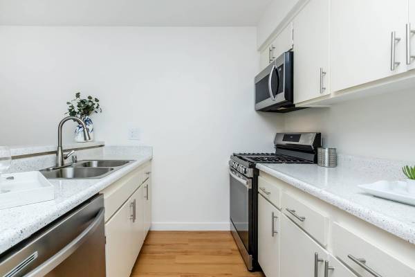 $2,479 / 2br - 860ft2 - Washer and Dryer in Home, Acres of Open Spaces, 2 Bed (18414 W. Jakes Way, Canyon Country, CA)63700996600321120
