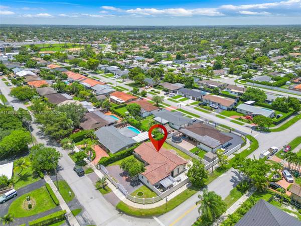 $3,850 / 3br - Amazing Corner Home 3BR-2BA- NO HOA- Fast Approval! (Miami)64002016761857120