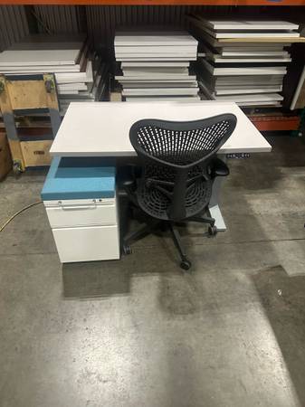 Herman Miller JRB Studio 48x30” & 48x24  Standing Desk! We Also Have Chairs, M - $325 (Southcenter)63471454832129121