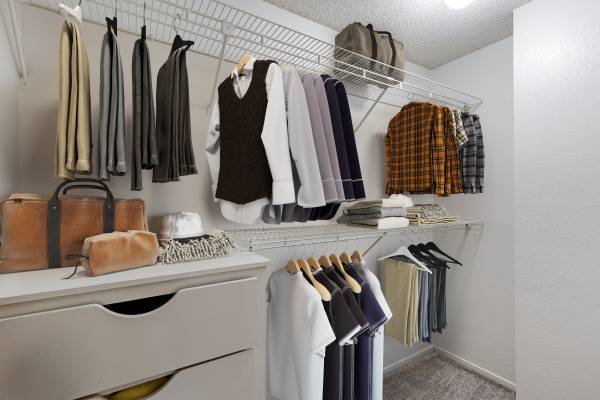 $1,995 STUDIO WITH WALK IN CLOSET READY NOW! ONLY AT $1995, TOUR TODAY!! (Vista)63866050642817124