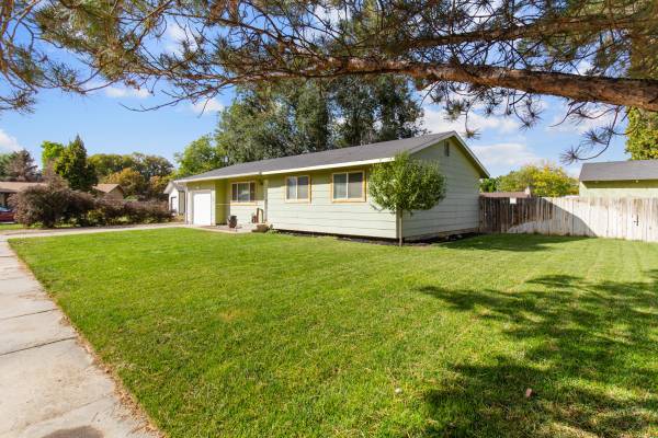 $1,675 / 3br - 1036ft2 - Charming 3 Bed 1 Bath Home in Kimberly (Kimberly)63963189903490123