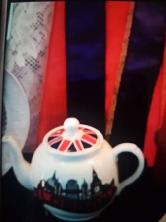 Collectible refinish teapot 1