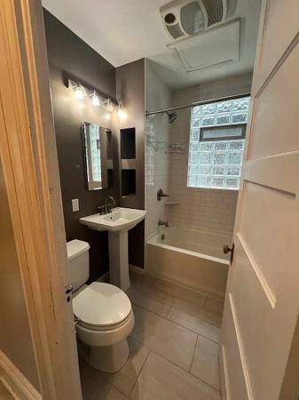 UPDATED! first floor 2BR apartment Close to Elmwood village 1