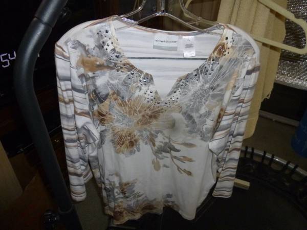 Beautiful Blouse.  Size PL ( polyester) gray/brown/white) 1