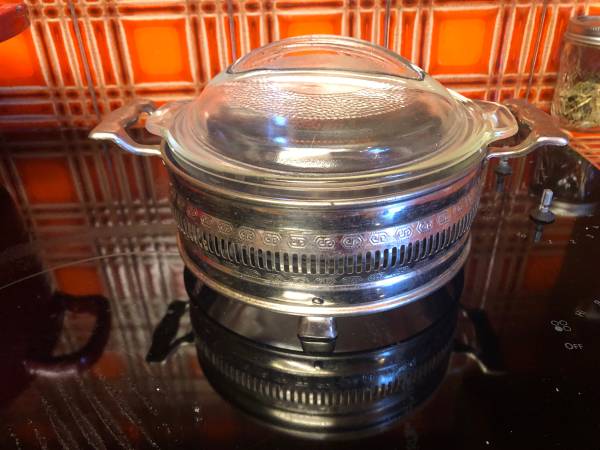 Covered Pyrex dish with silver holder 1