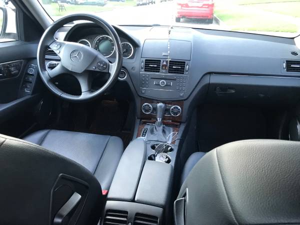 2009 Mercedes’ Benz C300 - $5,00063616439718657124
