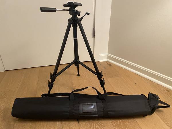 Swivel Tripod w/ carry case 1
