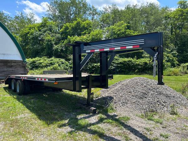 DONAHUE 20' GOOSENECK EQUIPMENT TRAILER 1