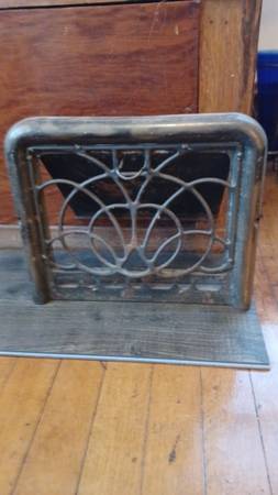 Ornate vintage heat vent cover/damper 1