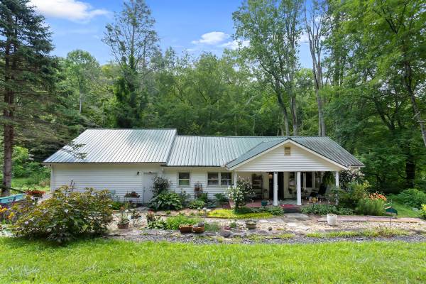 $295,000 / 2br - 1121ft2 - 524 Clear Creek Road (Burnsville)64029212614274121
