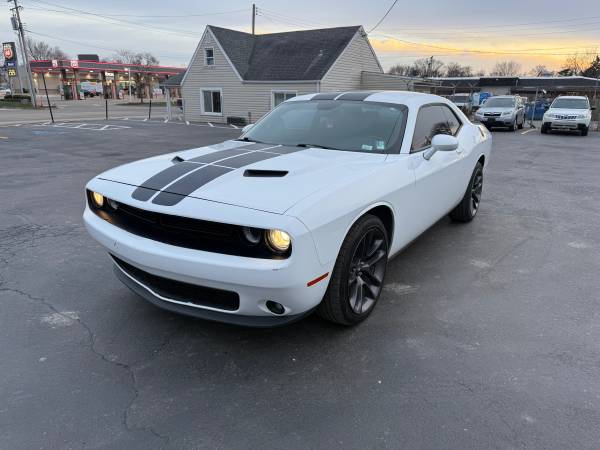 2016 DODGE CHALLENGER SXT 1