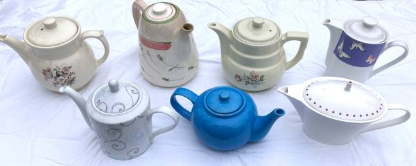 TEA for TWO COLLECTIBLE DESIGNER TEAPOTS from 1930's to Vintage ( pric 1