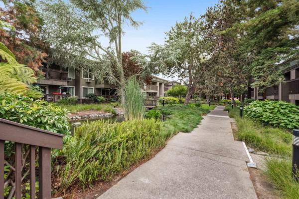 $3,850 / 2br - 1025ft2 - Clubhouse, Air Conditioner, Refrigerator (santa clara)63884005313283124