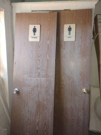 Very old doors but kept in very great shape. 1