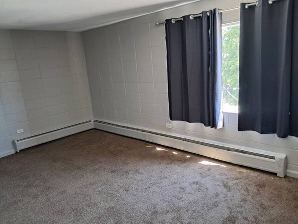 $1,395 / 2br - 750ft2 - Spacious 2 Bedroom Unit in Aurora with AC! (Aurora)63973504017155124