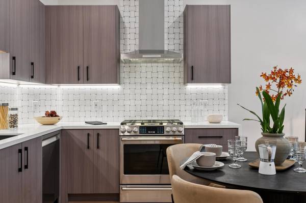 $8,325 / 3br - NEWLY REMODELED 3BR/2BA/1 Car Pkg/In-Unit Laundry & more (russian hill)64000753452418123