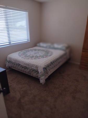 $600 / 1br - Room for Rent (Desert Shadows)63793820693633121