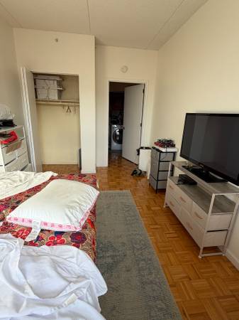 Bedroom with private bathroom in 2BR/2BA apartment (Feb 1) 1