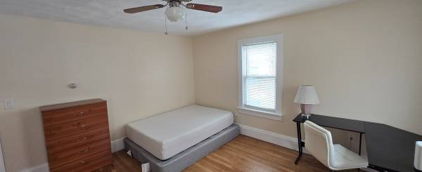 $1,000 / 3br - 225ft2 - Spacious Furnished Room (Waltham)63996403432450121