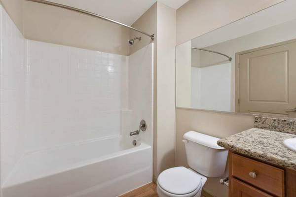 $1,735 / 2br - 978ft2 - Hermoso y espacioso de 2 habitaciones, 2 baños, ¡disponible hoy! ¡¡¡1 MES GRATIS!!! (Wenatchee)63922933015299124